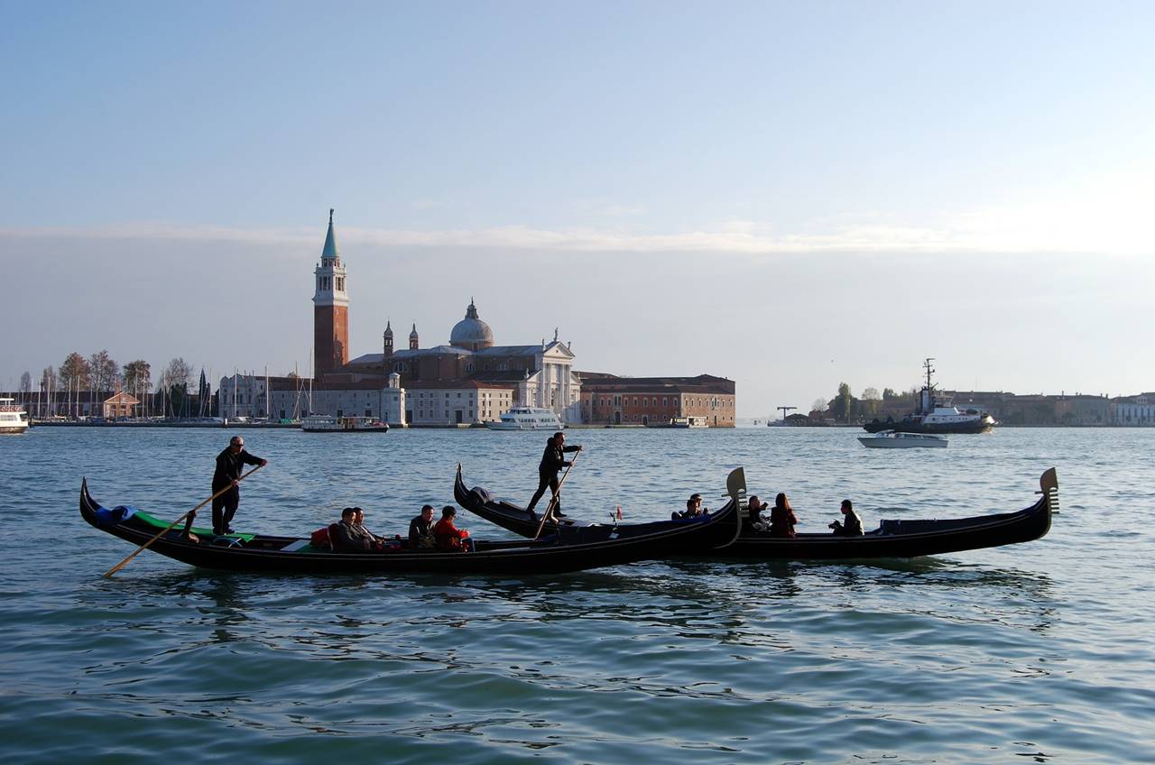 grand canal gondola ride in venice